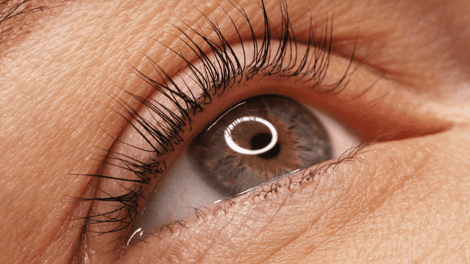 penyebab bulu mata rontok