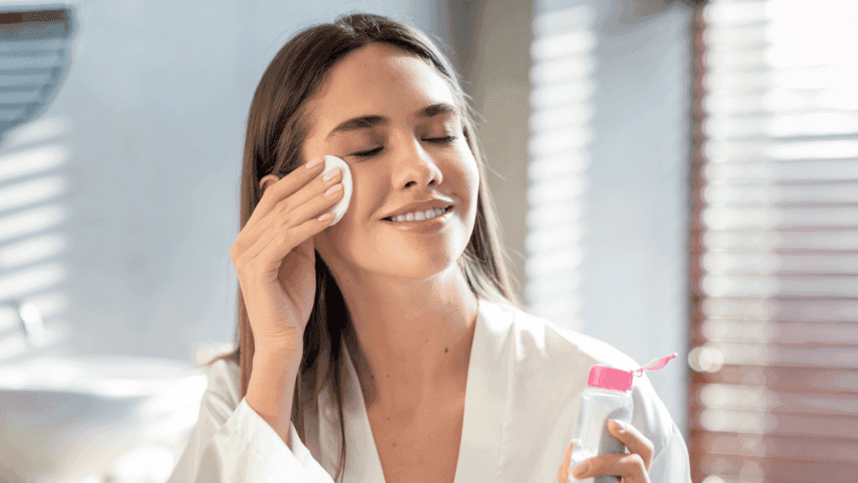 Ini Perbedaan Cleanser dan Micellar Water, Lebih Baik Mana?