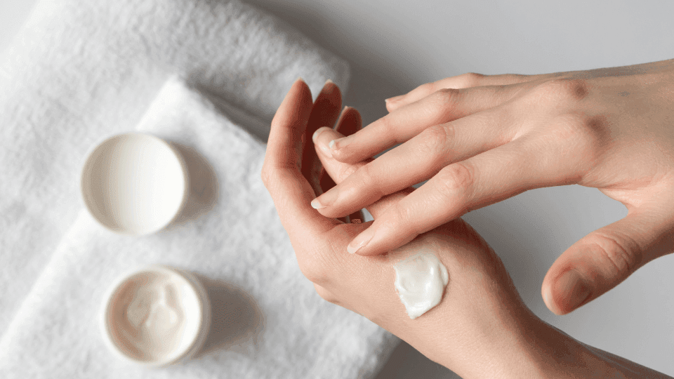 beda moisturizer dan daycream