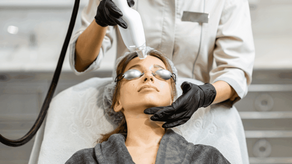 Laser Rejuvenation: Pengertian, Manfaat dan Efek Sampingnya