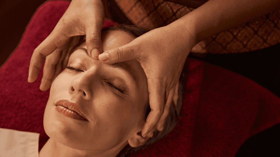 Apa Itu Face Acupressurer (Totok Wajah)? Yuk, Intip Manfaatnya!