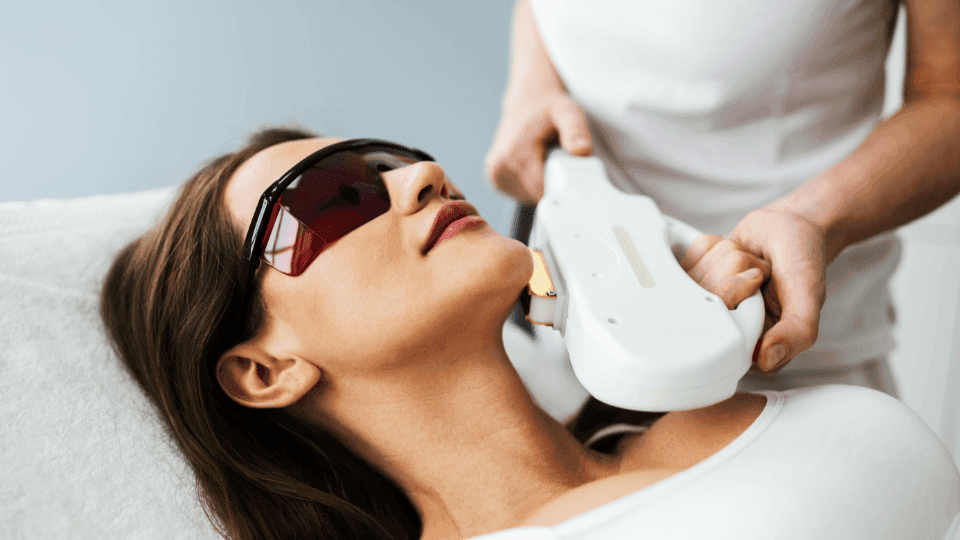 Laser Hair Removal vs IPL: Mana yang Lebih Cocok untuk Kulit Asia?